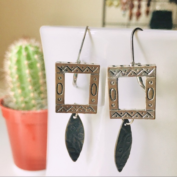 Southwestern Style Silver & Gray Drop Earrings - Picture 1 of 3